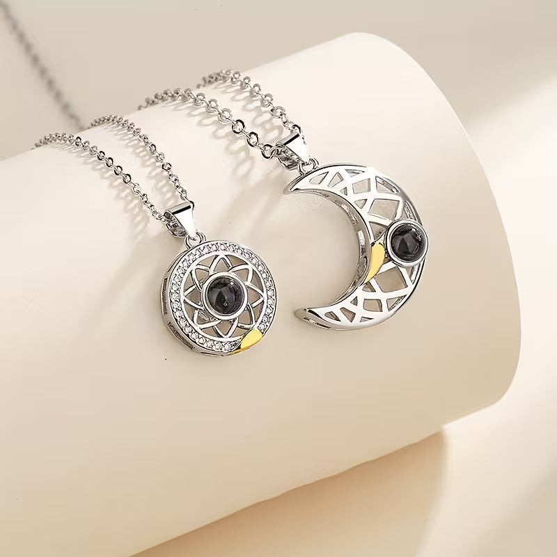 Sol y Luna Infinito – Collar Multilenguaje del Amor