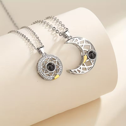 Sol y Luna Infinito – Collar Multilenguaje del Amor