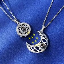 Sol y Luna Infinito – Collar Multilenguaje del Amor